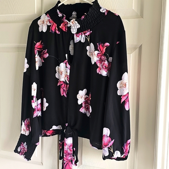 NWOT Venus Floral Long Sleeve Keyhole Neckline Floral Blouse Size 12. - Picture 5 of 15